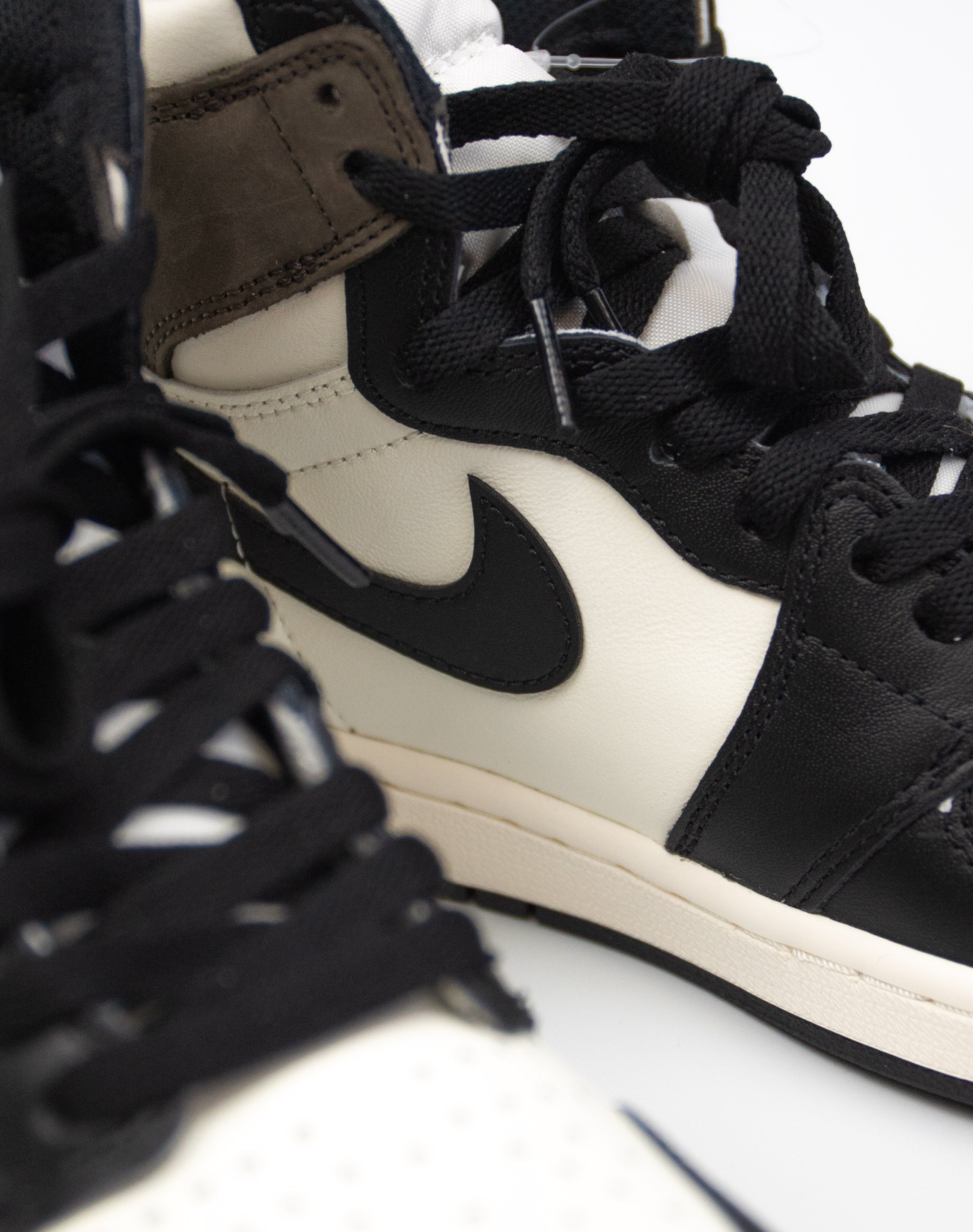 Jordan 1 High Retro 'Mocha'