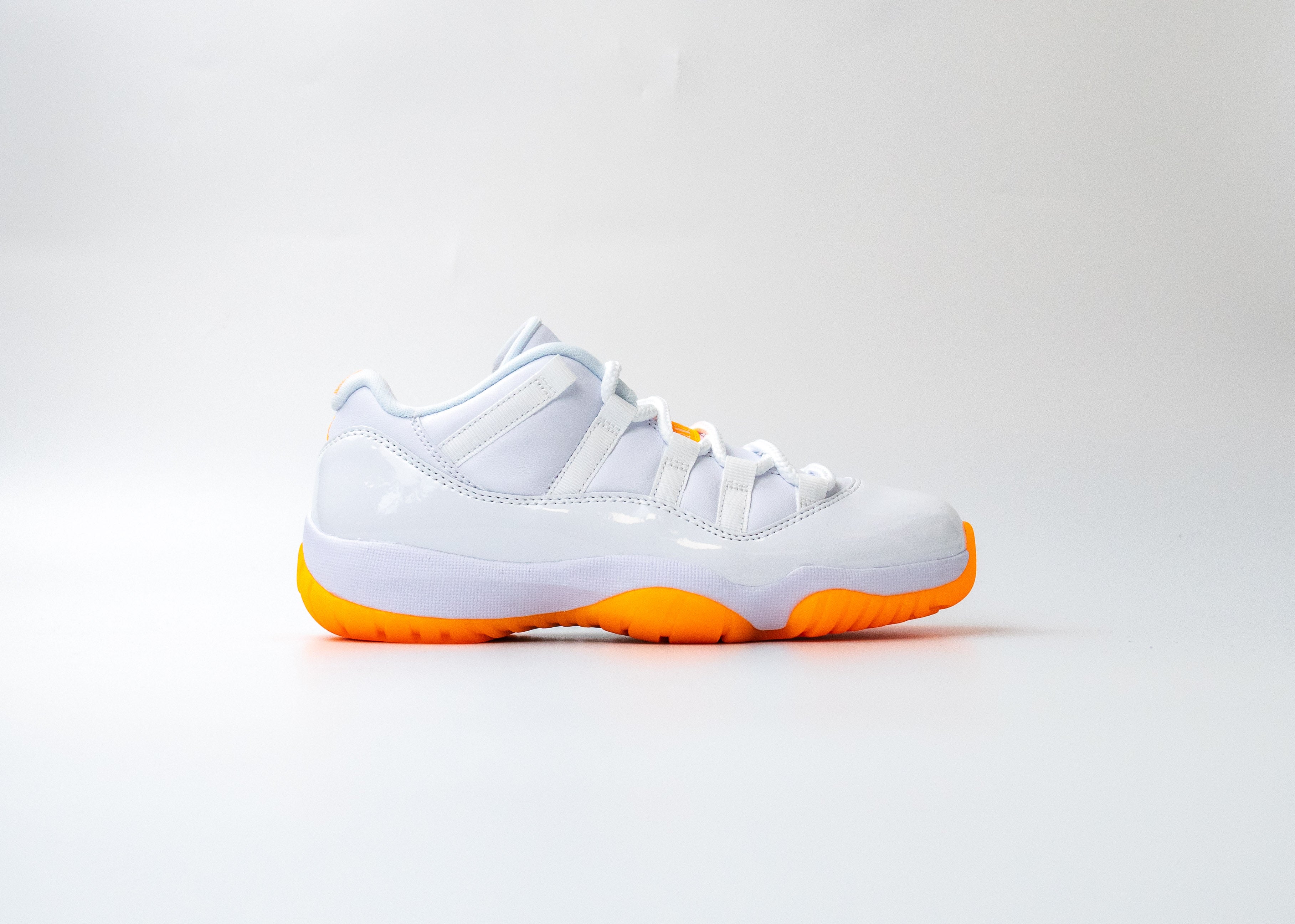 Jordan 11 low store bg