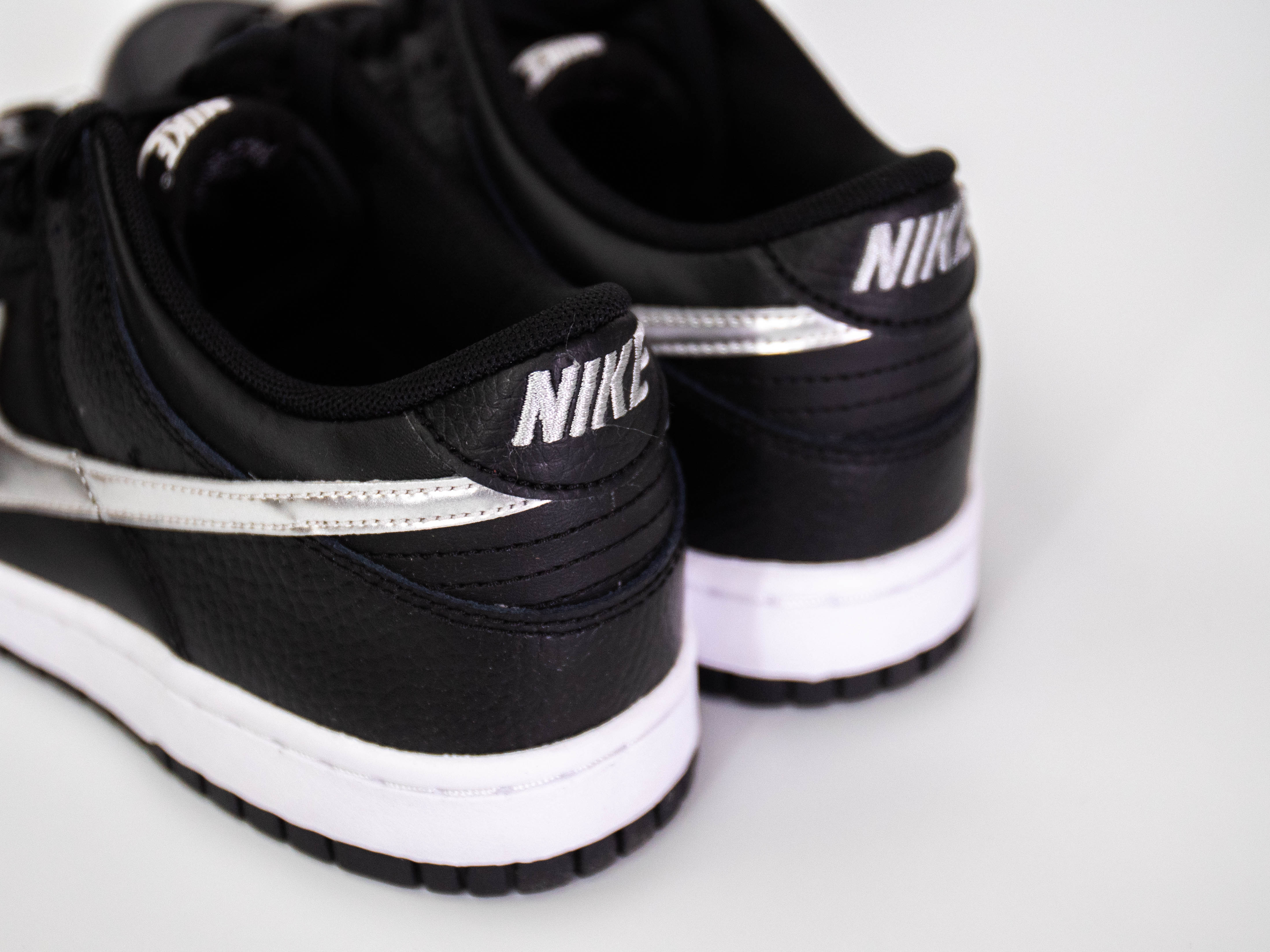 Nike Dunk Low (Black/Silver)