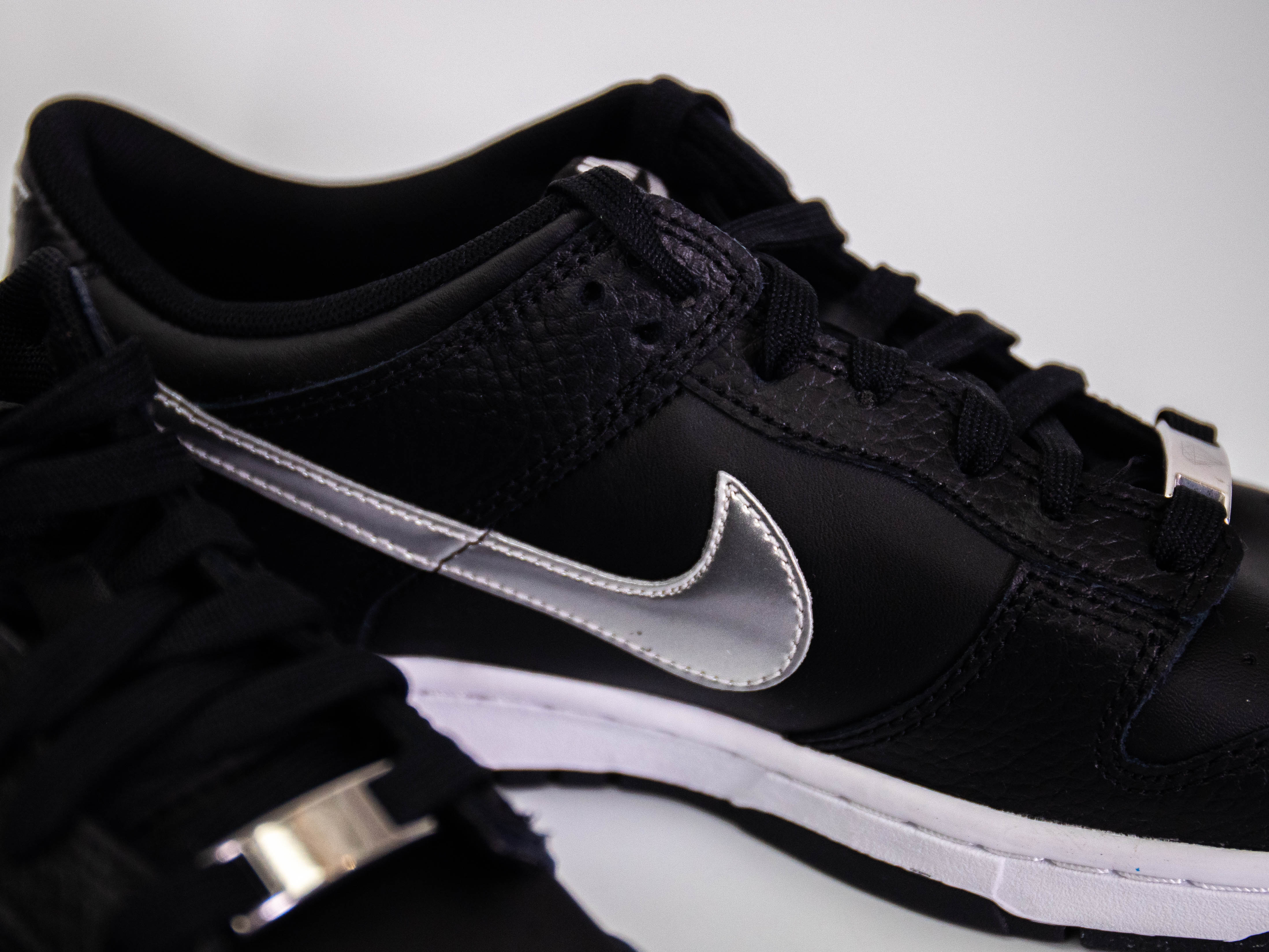 Nike Dunk Low (Black/Silver)