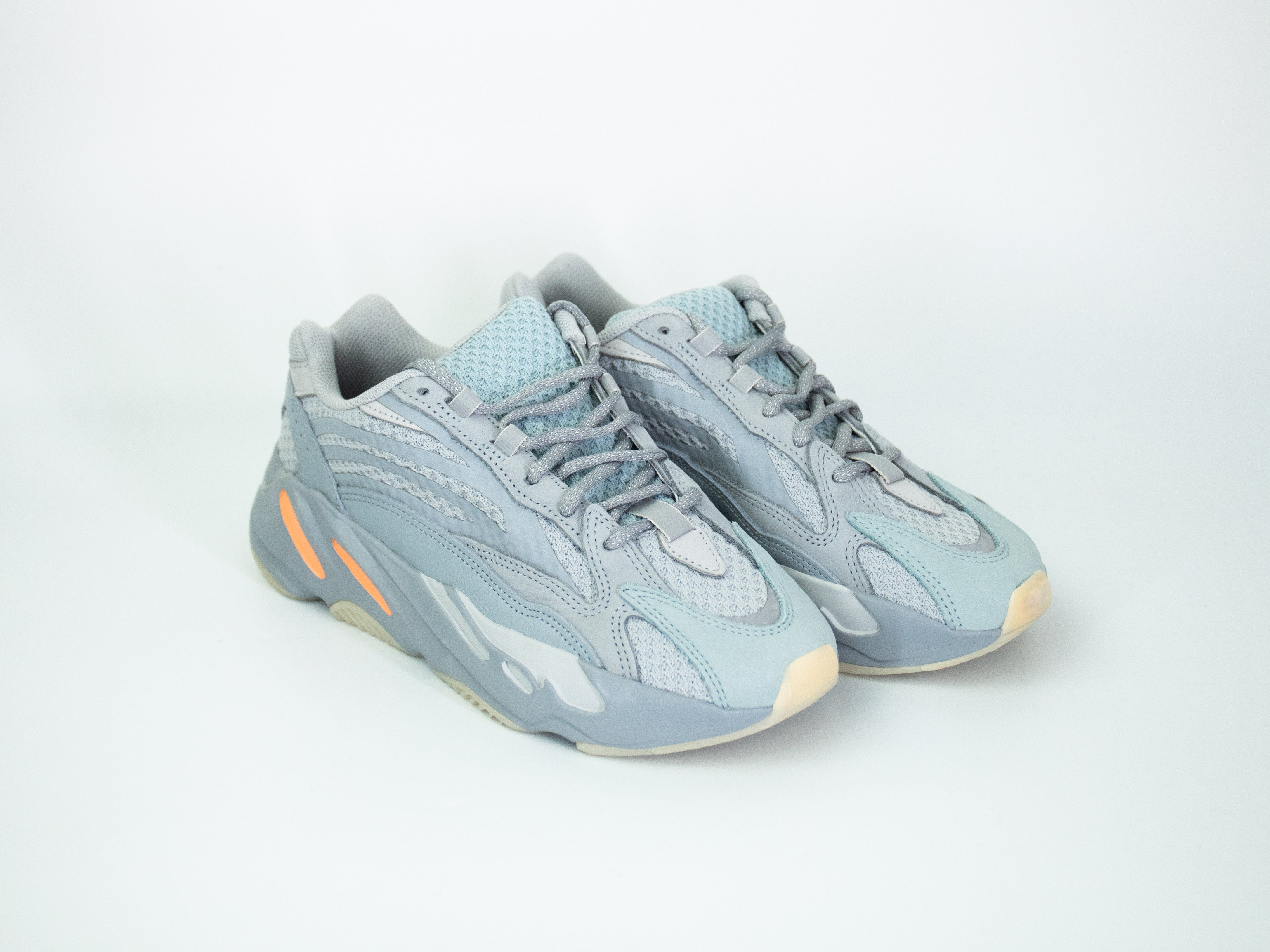 Yeezy 700 Inerti