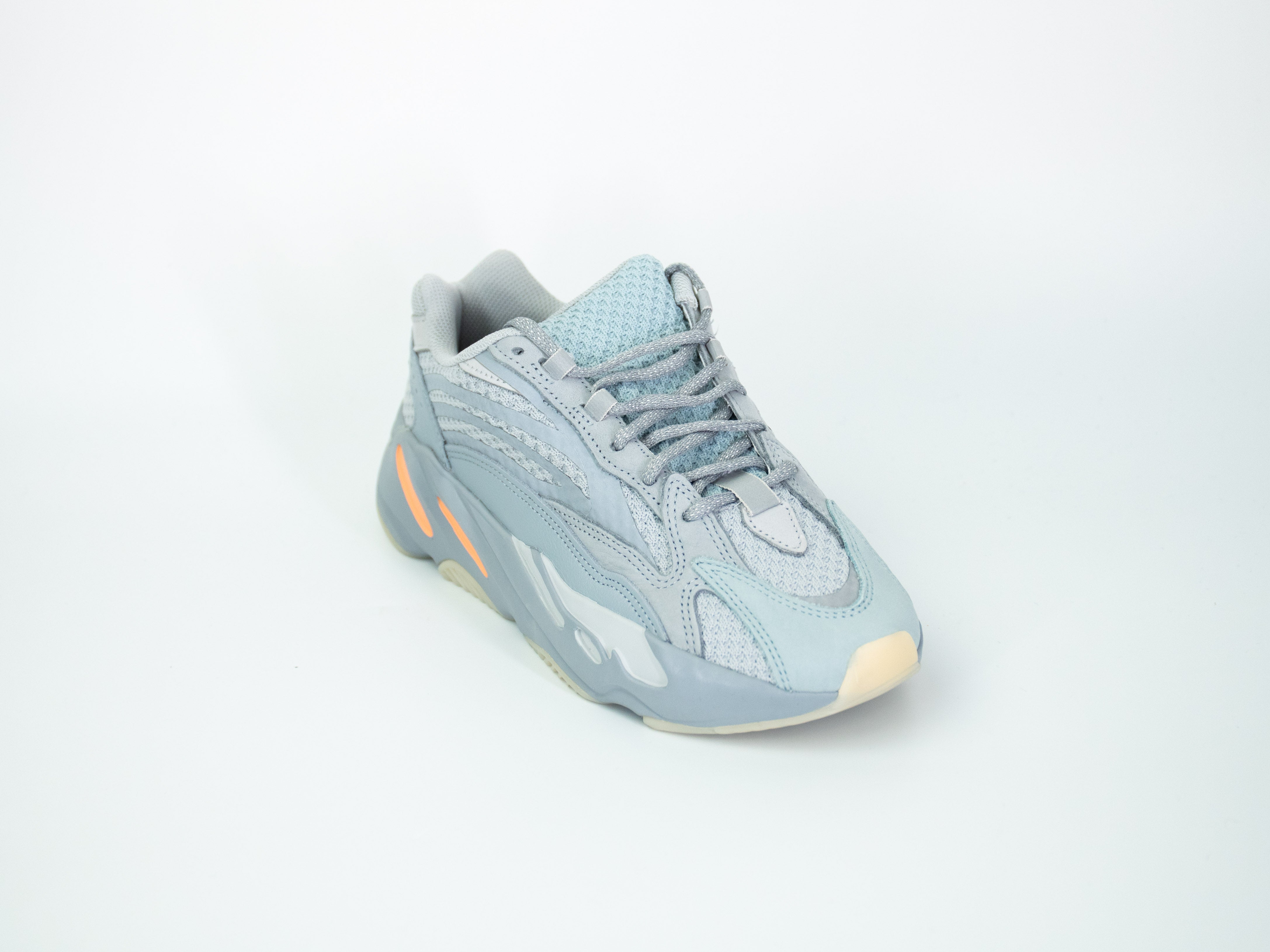 Yeezy 700 Inerti