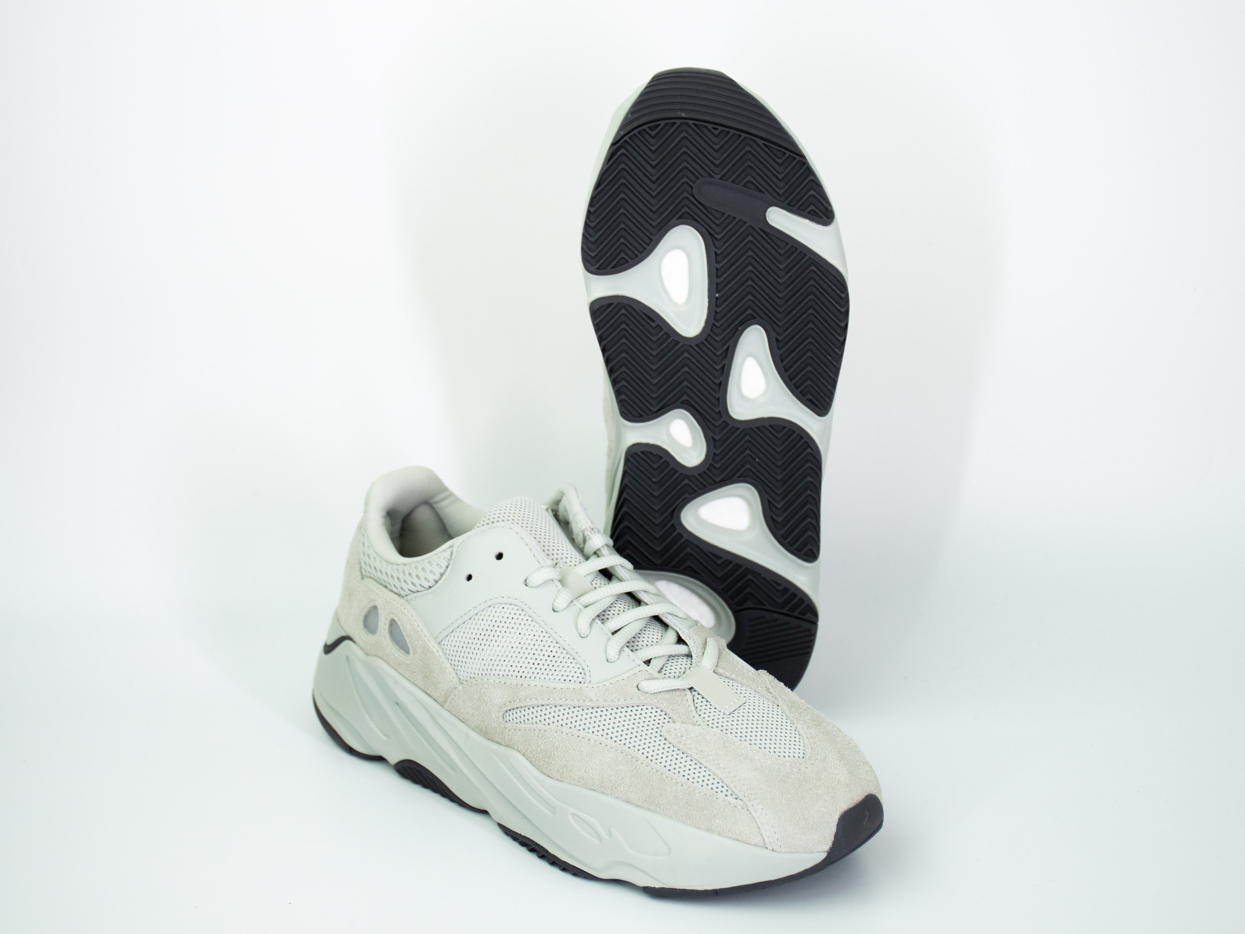 Yeezy 700 Analogue