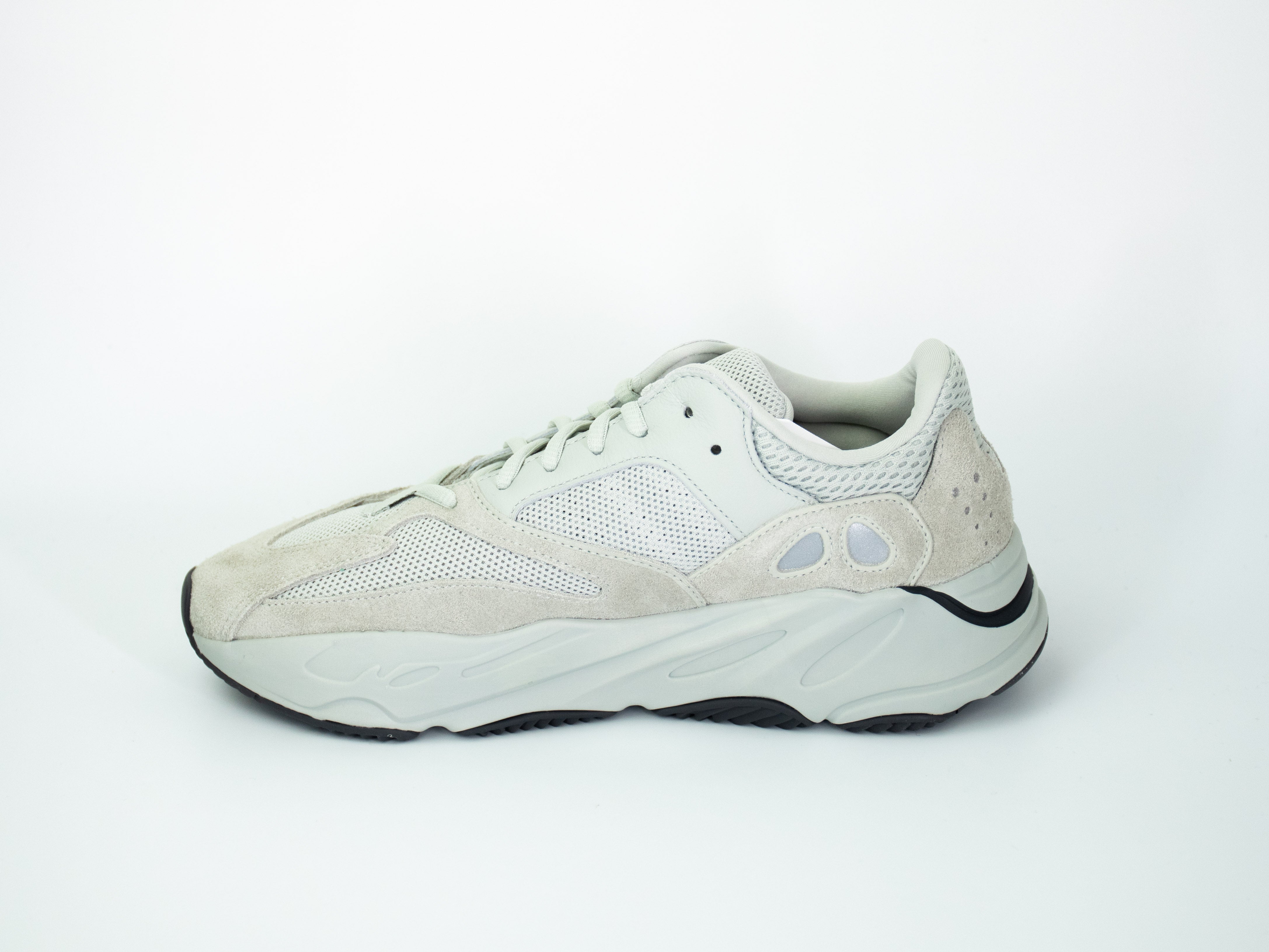 Yeezy 700 Analogue