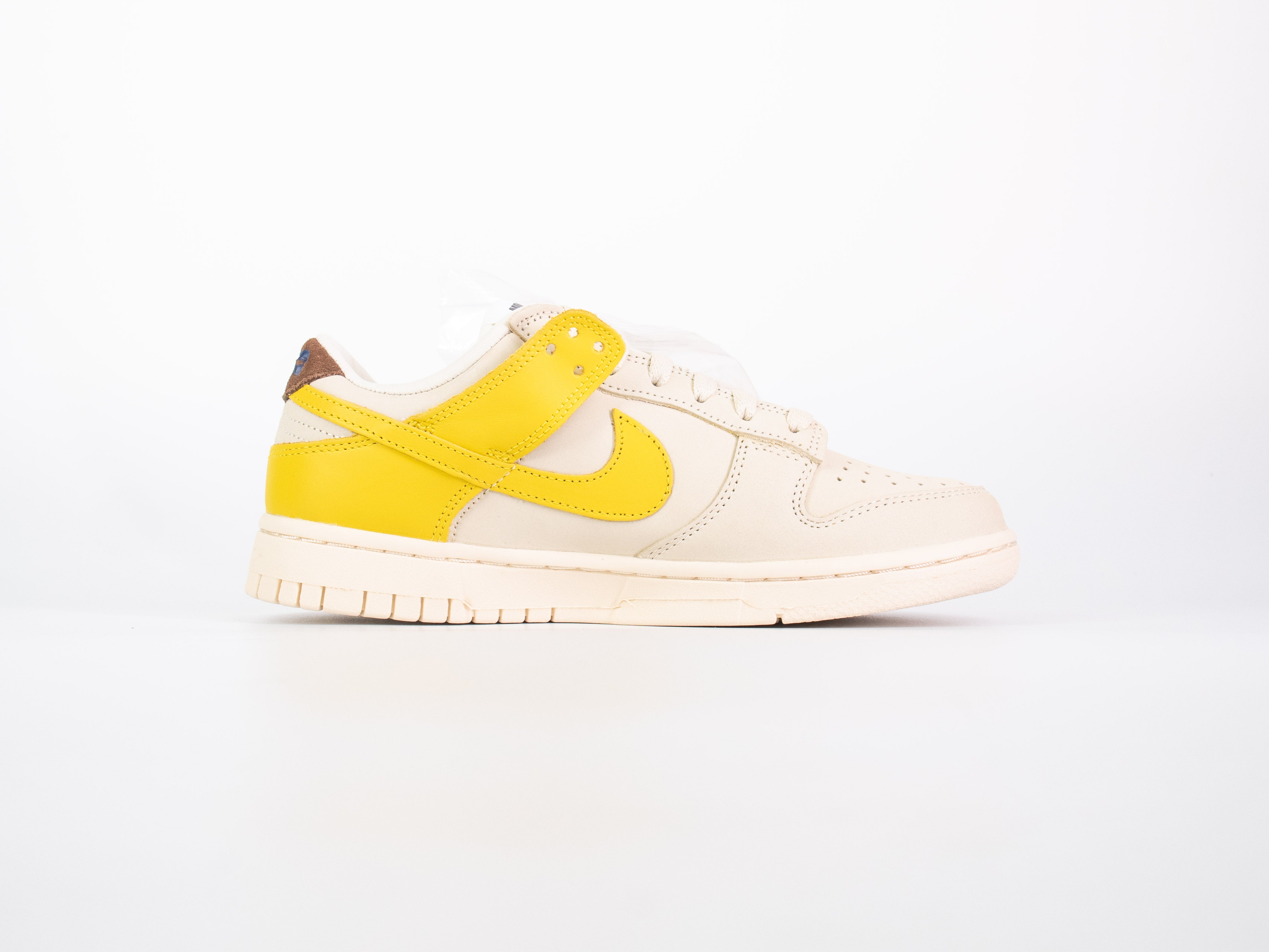 Nike Dunk Low LX 'Banana'